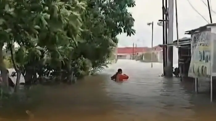 Banjir 2 Meter Rendam Sukamekar Bekasi, Ribuan Warga Mengungsi dan Evakuasi Masih Berlangsung