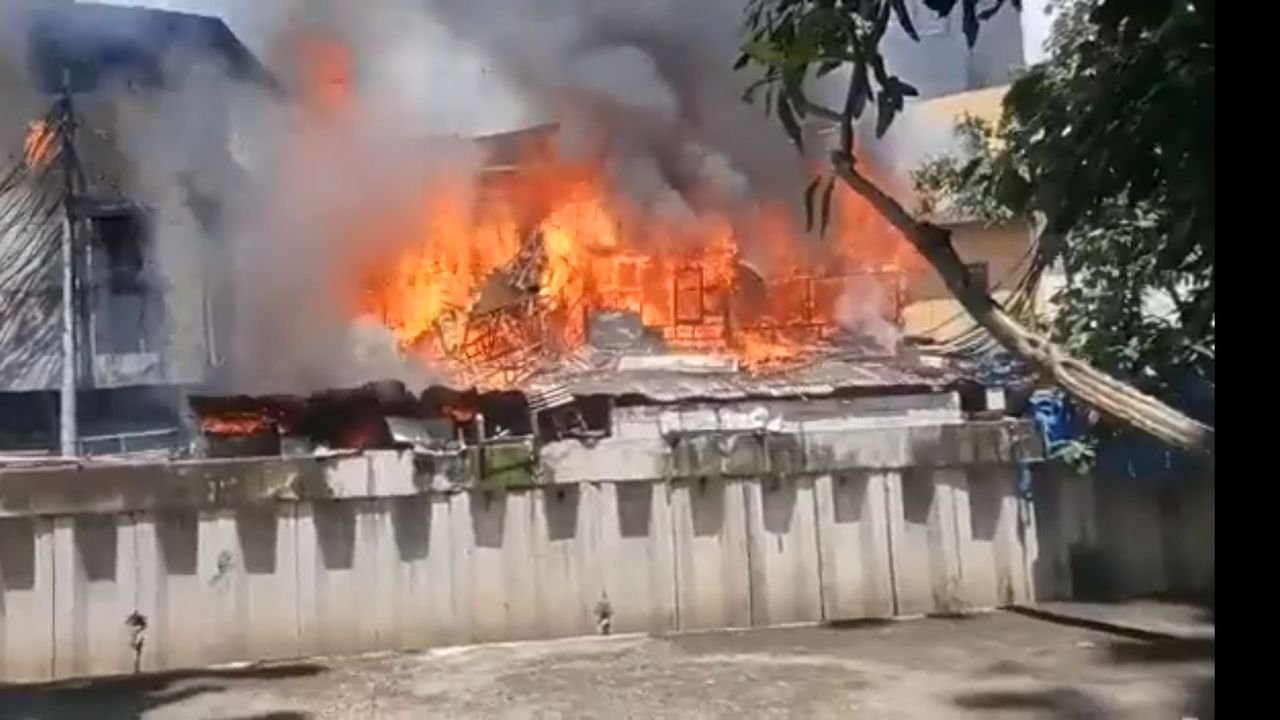 Rumah Kontrakan di Tanah Abang Terbakar, 23 Unit Damkar Dikerahkan